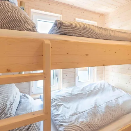 Hausboot Veronica Mit Grossem Sonnendeck Und Waeschepaketen Inklusive Holiday home